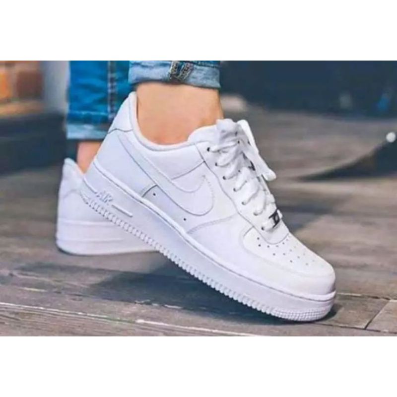 Tênis Feminino Air Force I Triple White - Caminhadas - Passeios - Academias - Dia a Dia